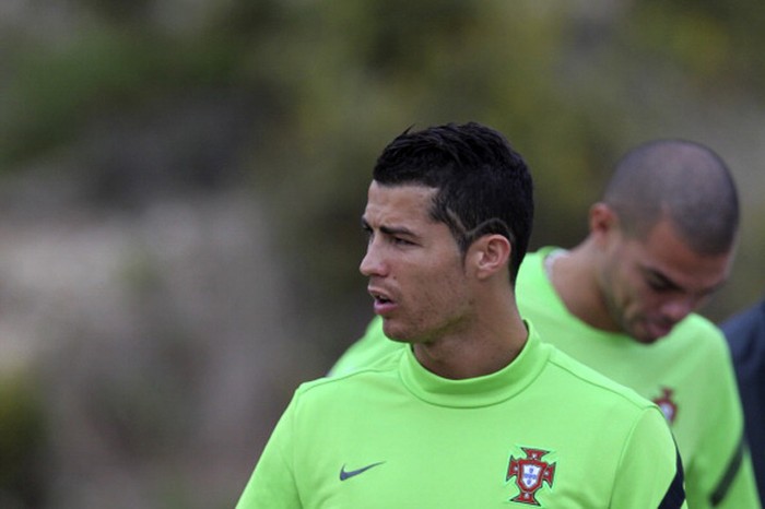 Là đội trưởng tuyển Bồ Đào Nha, Ronaldo gánh trọng trách vô cùng quan trọng.
